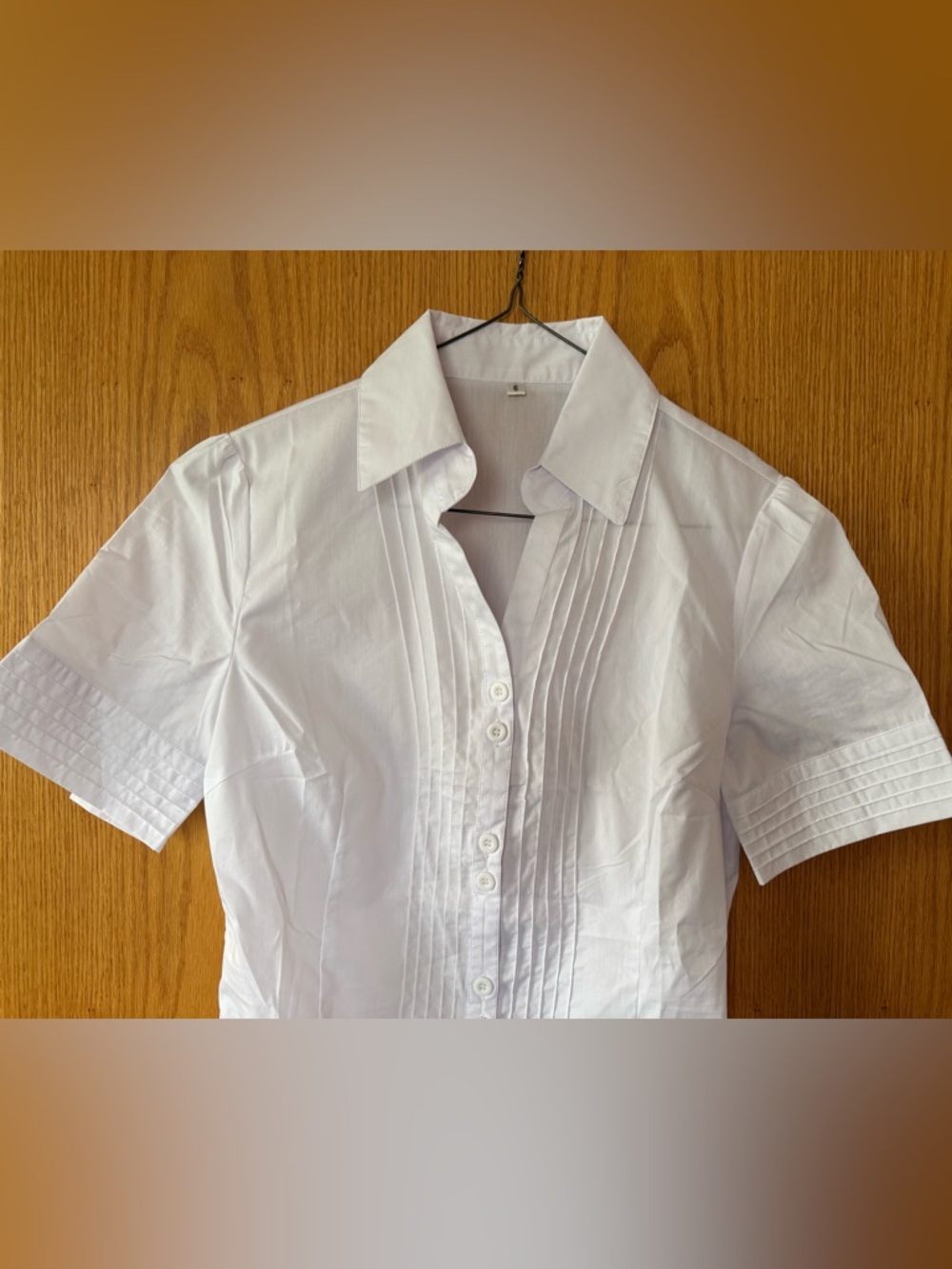 Women’s White Pleated Button-Front Shirt Bodysuit, size 6/small. - Picture 2 of 5